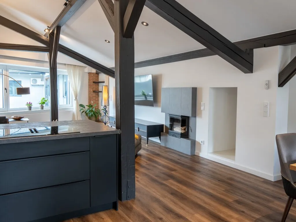 Attraktive Dachgeschosswohnung mit sonniger Terrasse und zusätzlicher, separat zugänglicher Wohneinheit mit Vermietungspotenzial. - Ansicht 3
