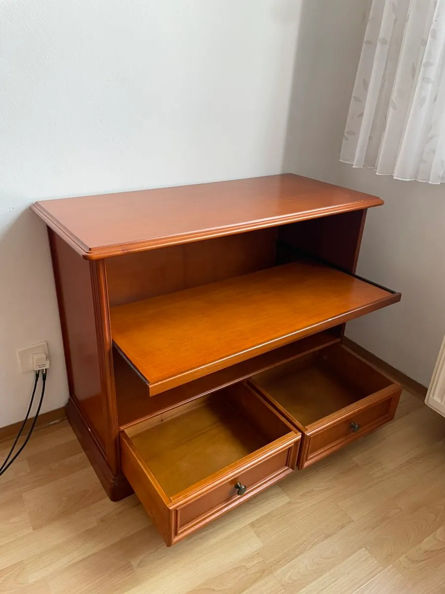 TV Konsole klassisch - neobarock, € 10,- (1020 Wien)