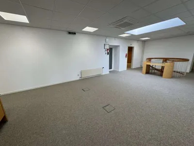 9-Zimmer-Gewerbeimmobilie mieten in Linz – 309 m², € 4.544 – Bild 15 von 22