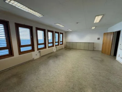9-Zimmer-Gewerbeimmobilie mieten in Linz – 309 m², € 4.544 – Bild 4 von 22