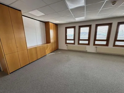 9-Zimmer-Gewerbeimmobilie mieten in Linz – 309 m², € 4.544 – Bild 16 von 22