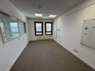 9-Zimmer-Gewerbeimmobilie mieten in Linz – 309 m², € 4.544 – Bild 11 von 22