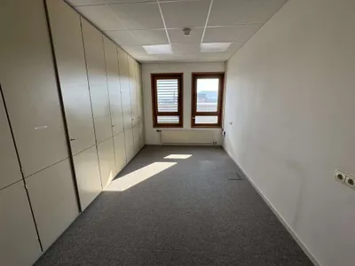 9-Zimmer-Gewerbeimmobilie mieten in Linz – 309 m², € 4.544 – Bild 14 von 22