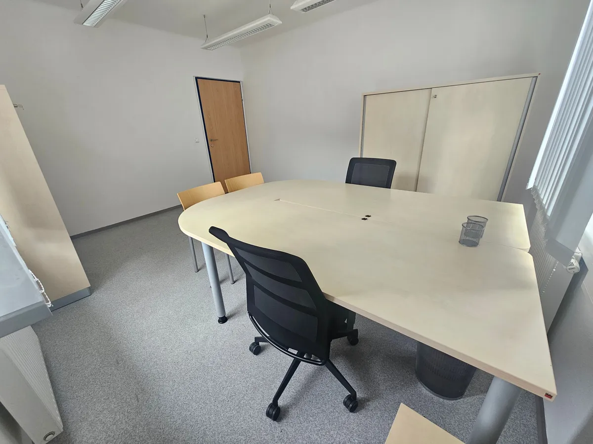 Kleinbüro, in sehr guter Lage mit perfekter Verkehrsanbindung – pohled 2