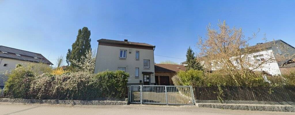 Einfamilienhaus in Ennsdorf, 748m², renovierungsbedürftig, 3 Garagen, Pool!!!, Enns