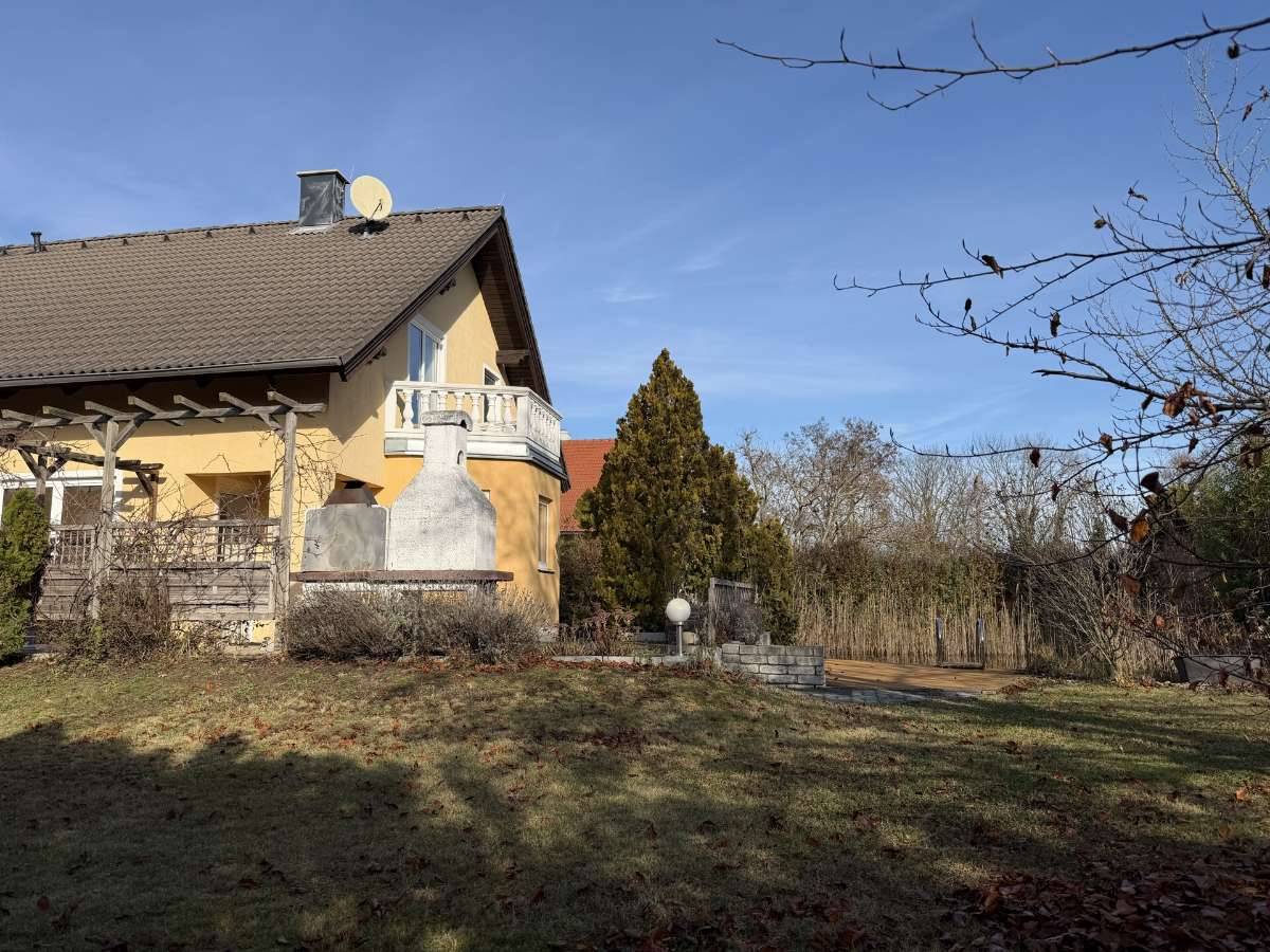 Charmantes Haus mit Schwimmteich - Ansicht 2