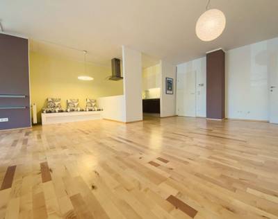 Linzer Straße: großzügige 2-Zimmer Wohnung in Grünruhelage