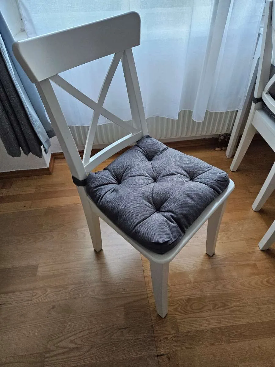 IKEA Ekedalen ausziehbarer Esstisch 180/240 + 6 Ingolf Sessel, € 400,- (1210 Wien)