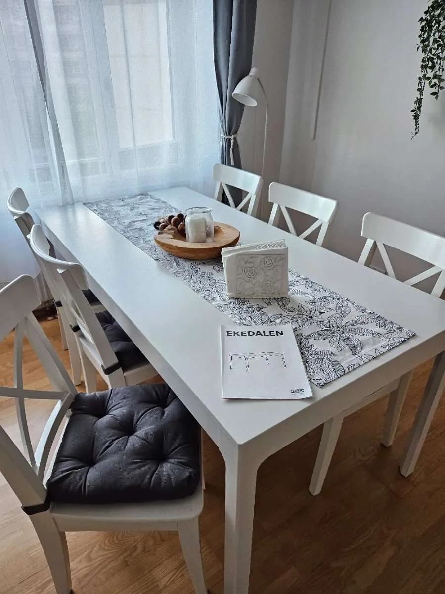 IKEA Ekedalen ausziehbarer Esstisch 180/240 + 6 Ingolf Sessel, € 400,- (1210 Wien)