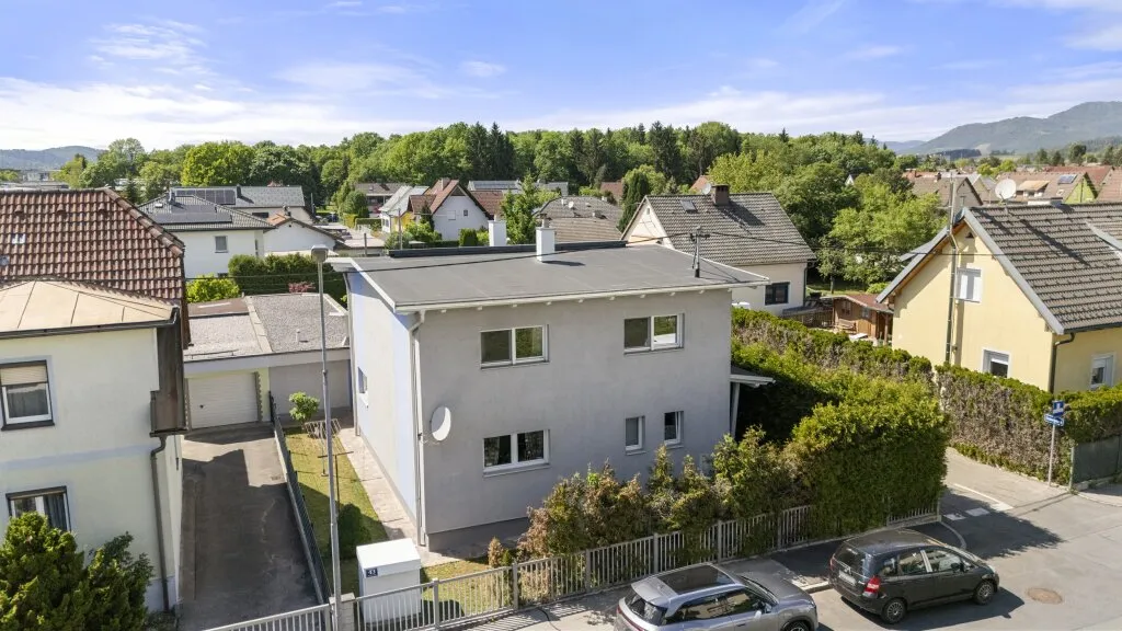 Hochwertiges Einfamilienhaus mit sonnigem Garten und Outdoor-Küche in Klagenfurter Toplage - Widok 3