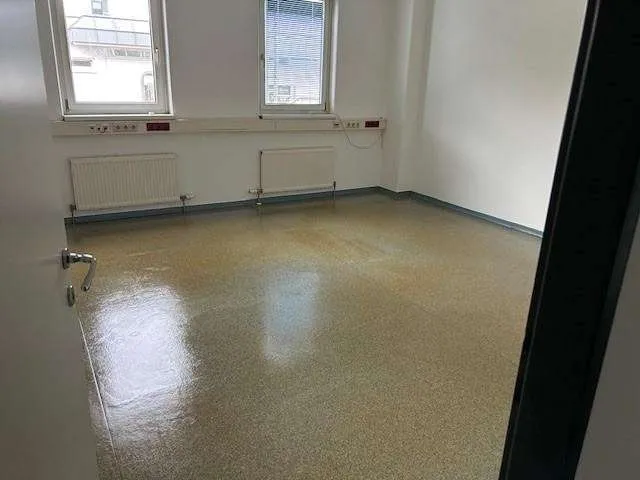 2 Büroflächen in Traun direkt an der B 1 zu vermieten 175 m² und 170 m² – pohled 2