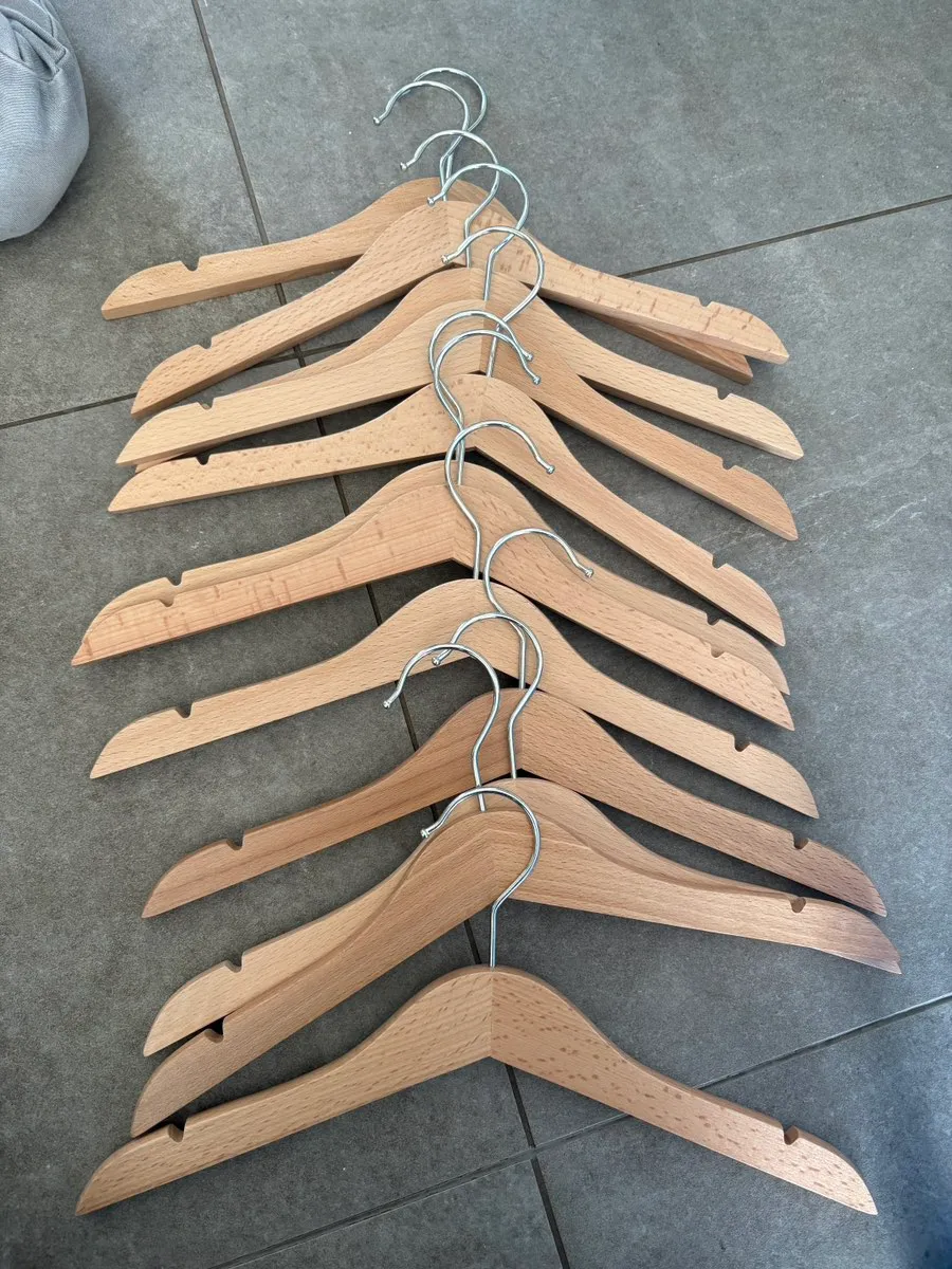 Ikea Kinder Kleiderbügel aus holz, € 8,- (4400 Sankt Ulrich bei Steyr)