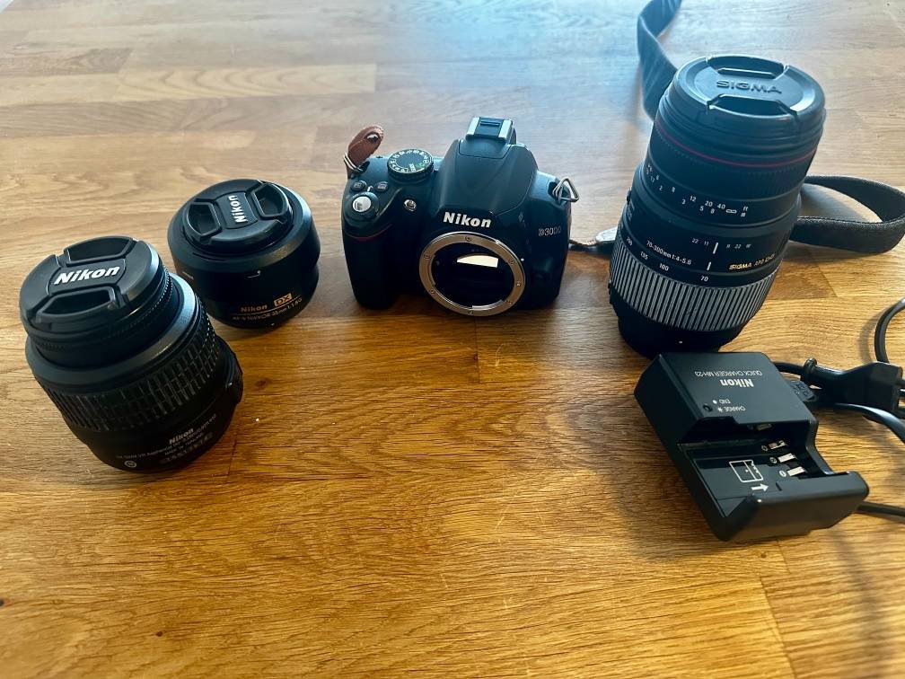 Nikon D3000 Spiegelreflexkamera inkl. 3 Objektive