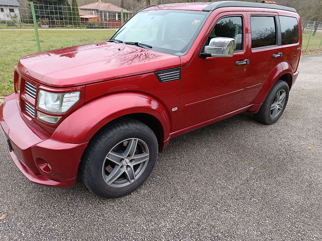 Dodge Nitro 2,8  CRD R/T 4x4 SUV / Geländewagen