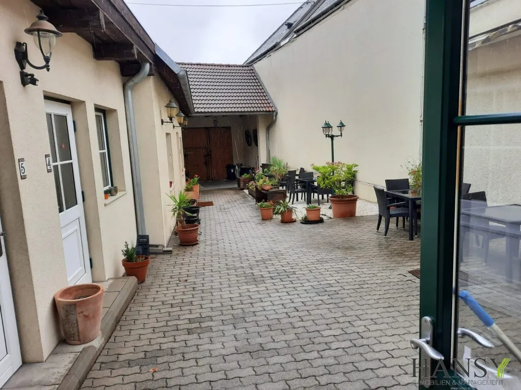 Zinshaus/ehemaliges Hotel mit 5 Apartments, 1 Gartenwohnung und Geschäftslokal mit 6,1% Rendite und Ausbaupotenzial! – pohled 2
