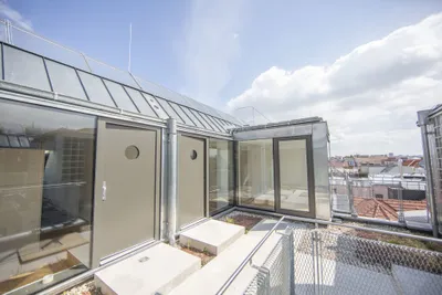 Lichtdurchflutete 3 Zimmer Penthouse Wohnung mit zauberhafter Dachterrasse in 1060 Wien zu vermieten! – Bild 2