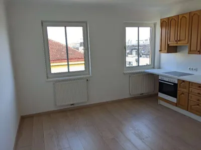 Helle 2 Zimmer im 4. Liftstock, U3 / SBahn Nähe - Provisionsfrei / btc
