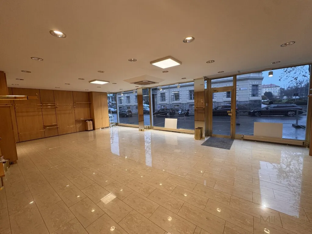 Commercial property, 143 m²