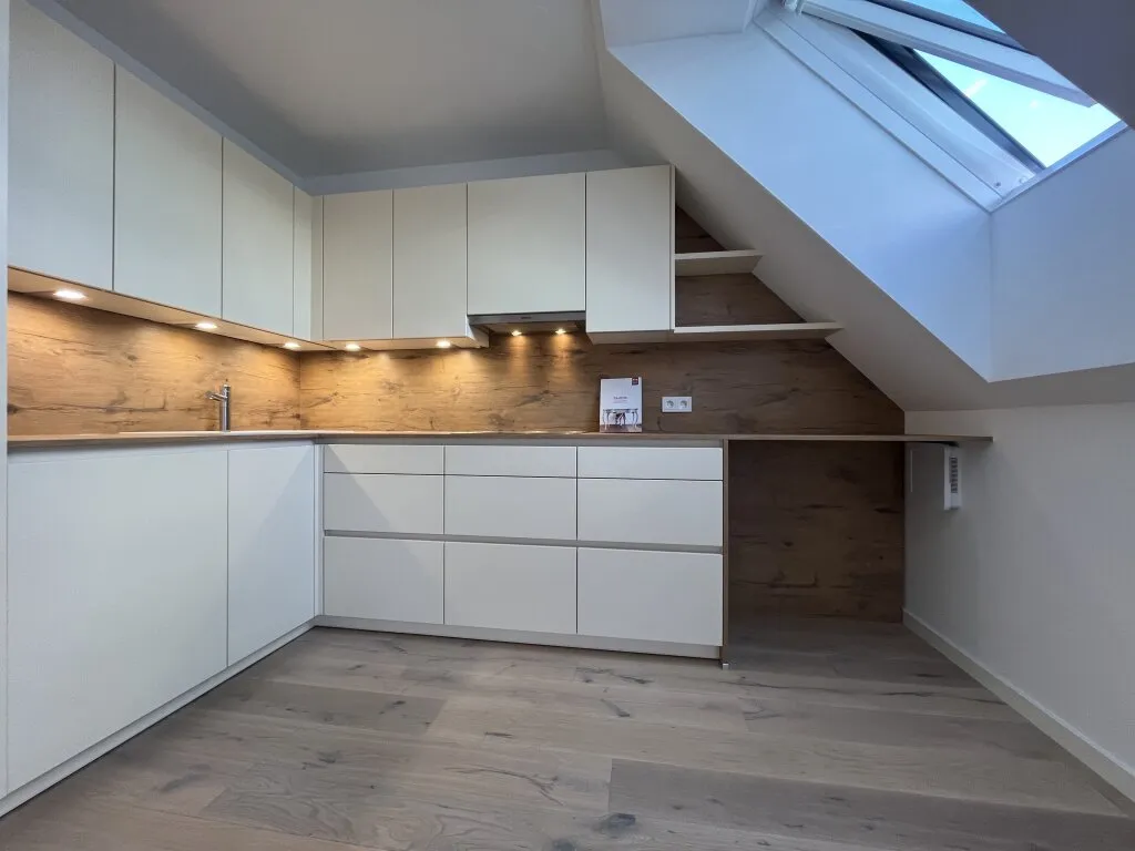 3-ZIMMER DACHGESCHOSS-TRAUM MIT BALKON - ERSTBEZUG! - Visning 3