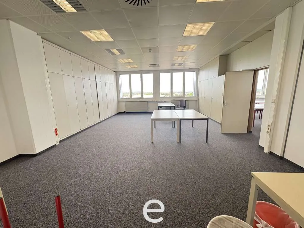 Moderne Bürofläche mit Lager-/Abstellräumen in Marchtrenk – pohled 3