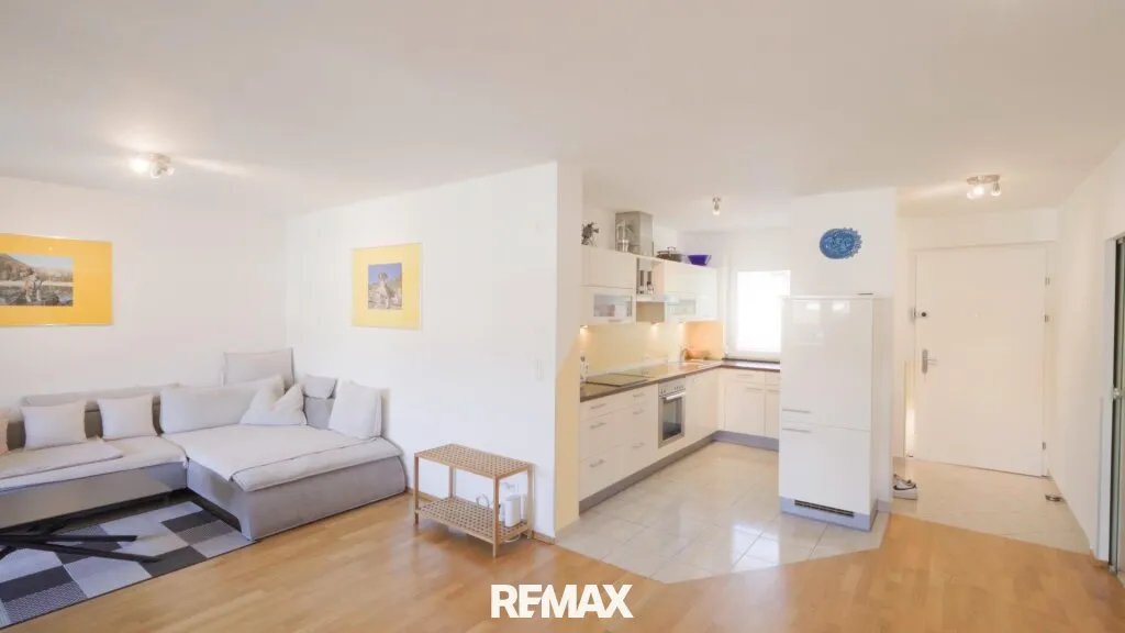 Helle 2,5-Zimmer-Wohnung mit verglaster Loggia und Tiefgarage in Götzens - Ansicht 2