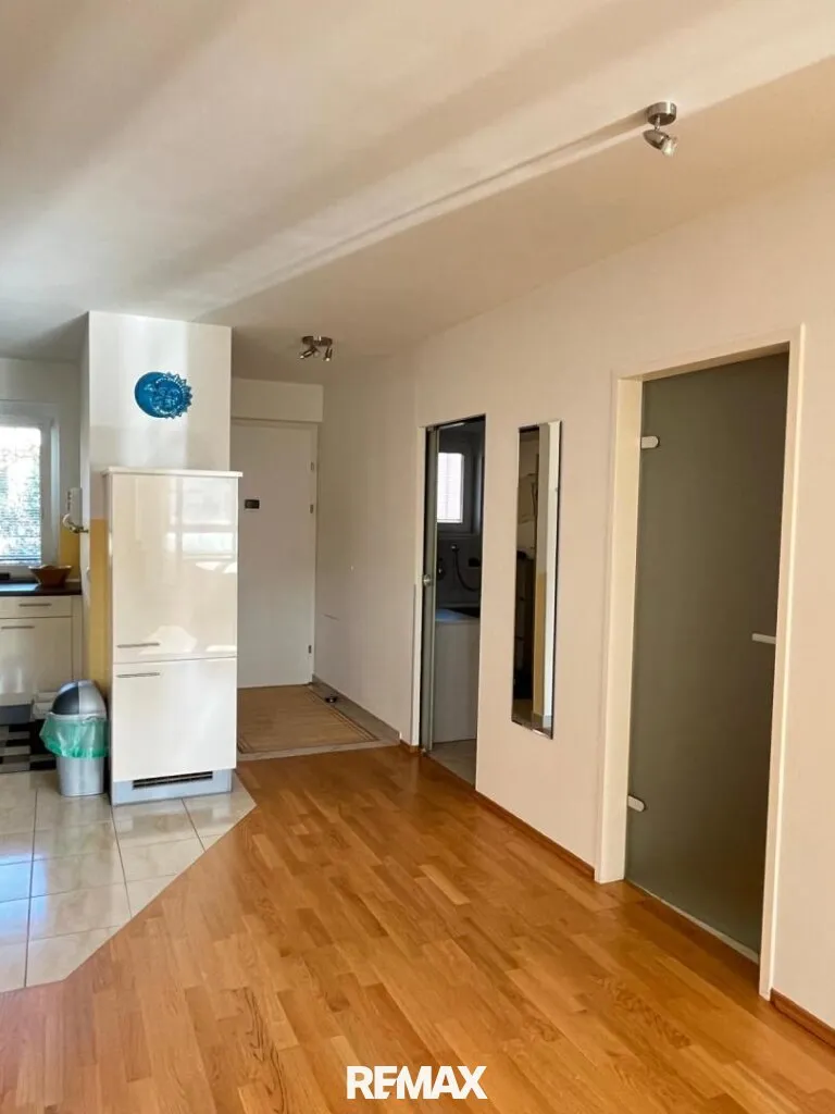 Helle 2,5-Zimmer-Wohnung mit verglaster Loggia und Tiefgarage in Götzens - Ansicht 3