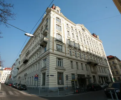 Gewerbeimmobilie mieten in Wien – 298 m², € 4.217