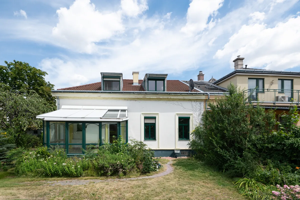 Ein Haus mit Geschichte - Altbaucharme, Naturgarten und vielfältige Möglichkeiten - Ansicht 3