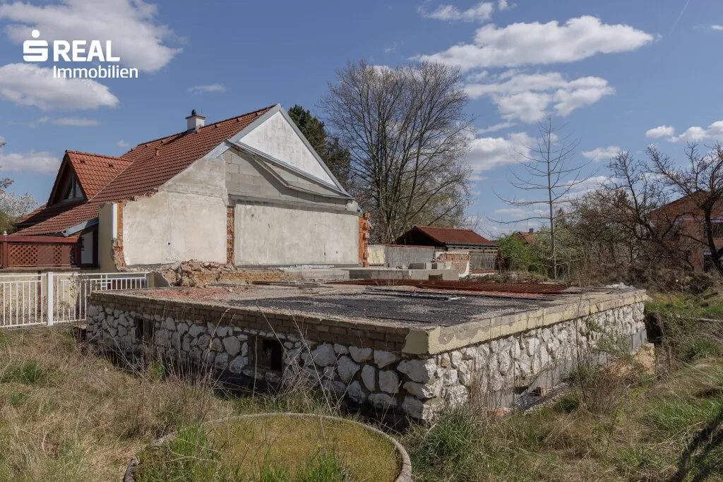 traumhaftes Baugrundstück für ein Doppelhaus oder Einfamilienhaus mit Blick auf die Burg Kreuzenstein! - Ansicht 3