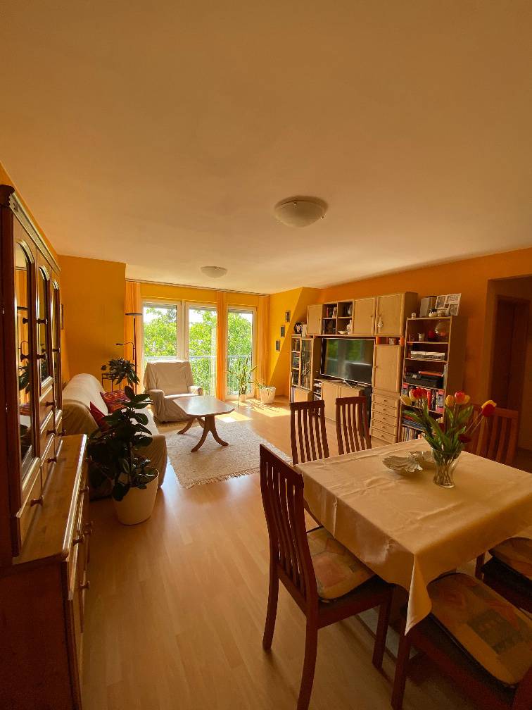 Helle 71 m² Wohnung mit Einbaumöbel, Parkplatz und Nähe S1 - ohne Maklerprovision - View 2