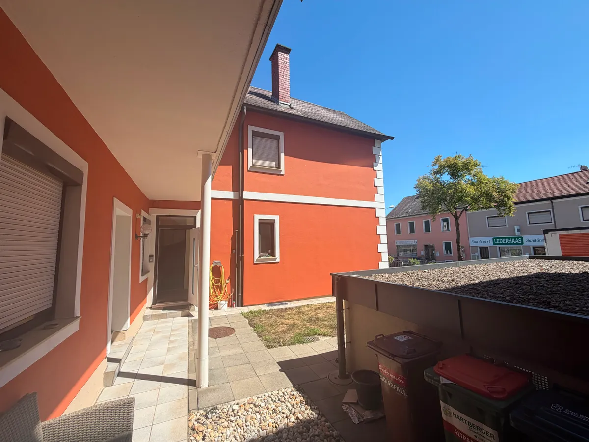 Stadthaus mit Geschäftsräumen, Wohneinheit, Garage und Stellplätzen - für Eigennutzer und Anleger - Ansicht 2