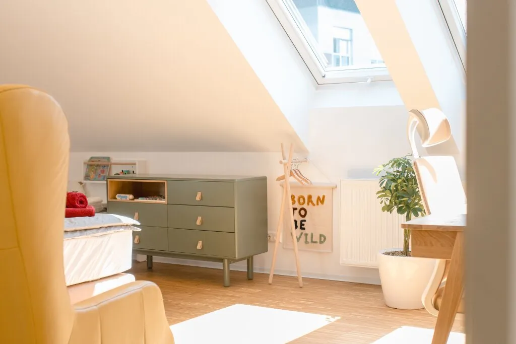 Im Herzen der Grazer Altstadt: Traumhaft schöne Dachgeschoßwohnung mit Klimaanlage in bester Innenstadtlage: 3 Zimmer, 89m², Terrasseneinschnitte sind genehmigt und geplant! - Ansicht 2