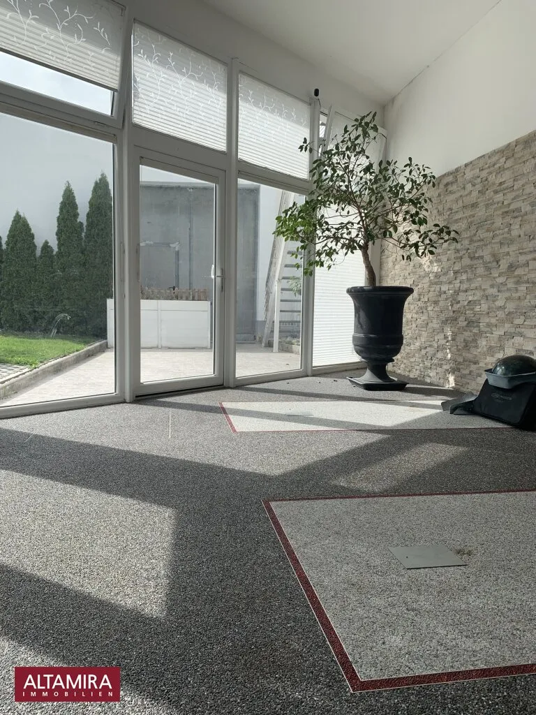 Top-Rendite: Wohnhaus mit Garten und großer Garage, ruhige Lage im Zehnerviertel - Ansicht 2