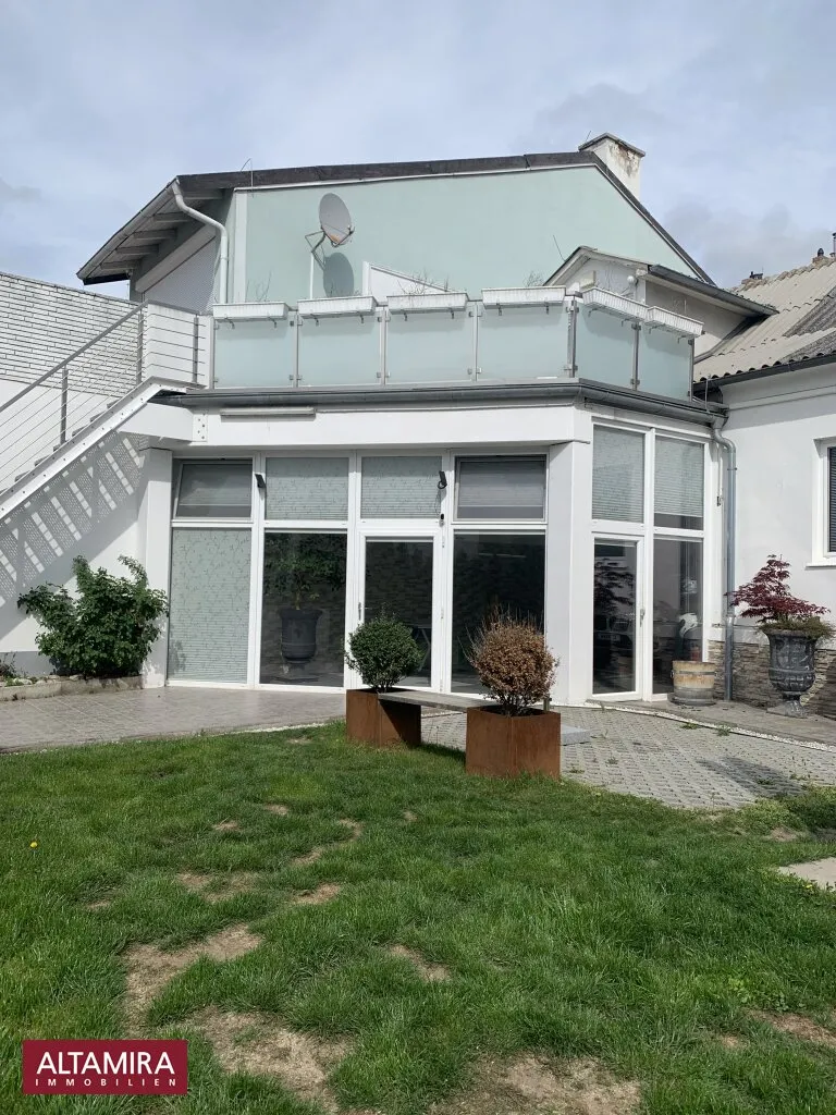 Top-Rendite: Wohnhaus mit Garten und großer Garage, ruhige Lage im Zehnerviertel - Ansicht 3