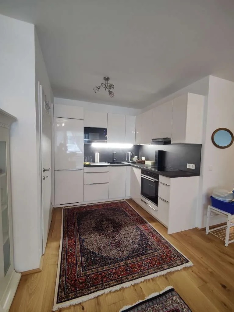 Sehr guter Zustand! Gemütliche 2 Zimmer Wohnung mit Balkon im Zentrum von Korneuburg! - Ansicht 3