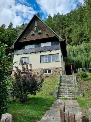 4-Zimmer-Haus mieten in Neunkirchen – 135 m², € 1.390 – Bild 1 von 22