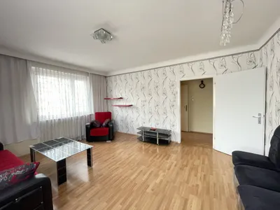 3-Zimmer mit separater Küche im 3en Stock ohne Lift: teilmöbliert!