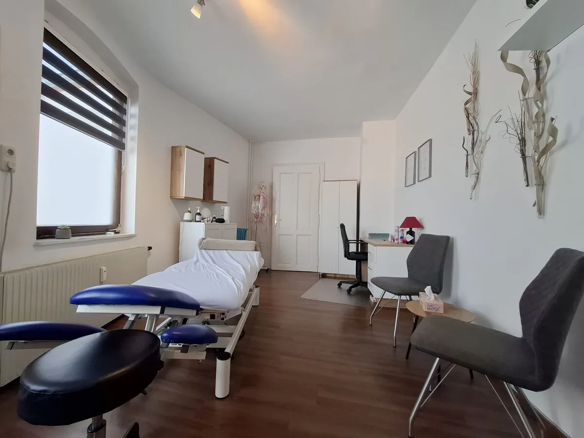 RUHIGER BEHANDLUNGSRAUM IN CHARMANTEM ALTSTADTHAUS - IDEAL FÜR GESUNDHEIT & WOHLBEFINDEN - Ansicht 2