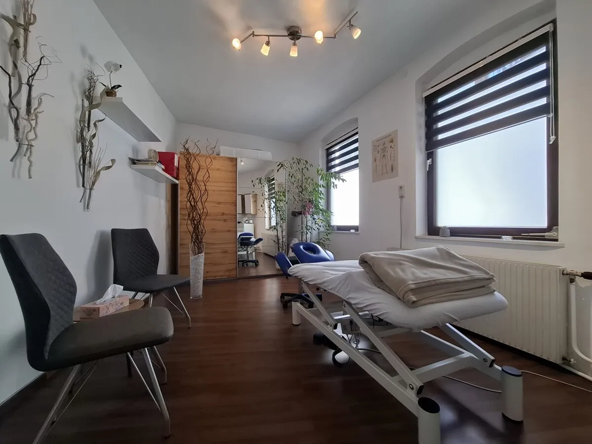 RUHIGER BEHANDLUNGSRAUM IN CHARMANTEM ALTSTADTHAUS - IDEAL FÜR GESUNDHEIT & WOHLBEFINDEN - Ansicht 3