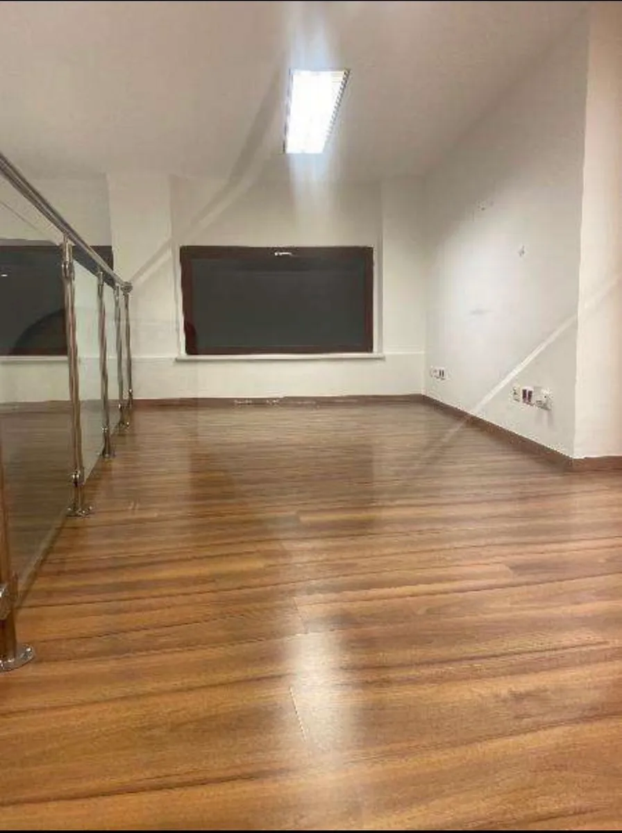Außergewöhnliches Townhouse-Loft im 4. Bezirk - 100 m², klimatisiert, mit neuer Tischlerküche und Jøtul-Ofen - Ansicht 3