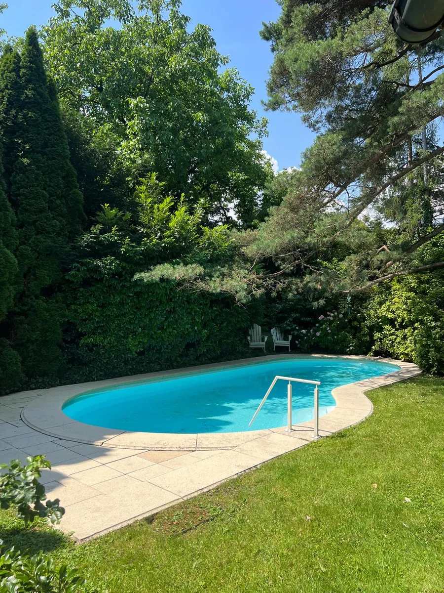 Zeitlose Eleganz: Villa mit weitläufigen Garten u. exkl. Swimmingpool in Bad Reichenhall
