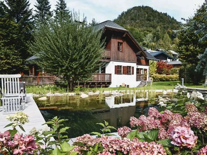 Familienanwesen - stilvoll mit großem Garten und Schwimmteich - Ansicht 2