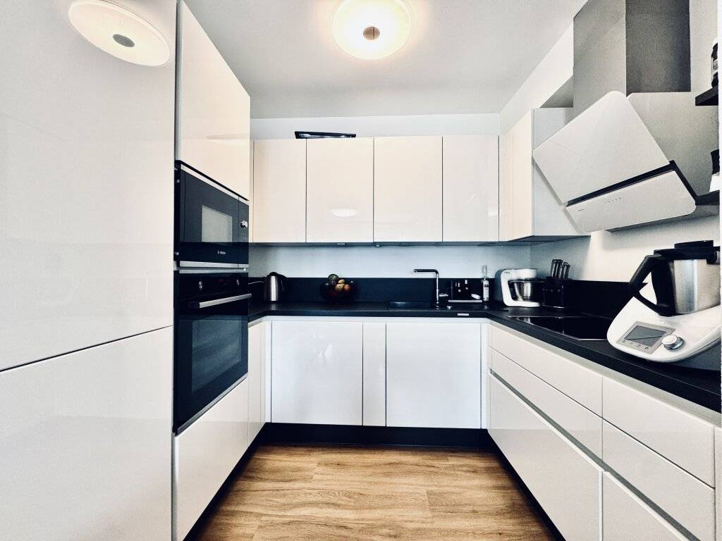 Schwaz: Seltene Gelegenheit - Exklusive Dachgeschosswohnung mit Südbalkon, Lift und Tiefgaragenplatz in absoluter Zentrumslage - Ansicht 3