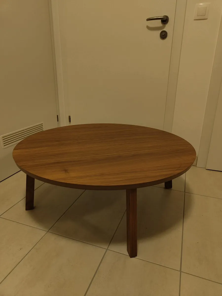 Couchtisch rund Holz / IKEA Listerby Nussbaum, € 60,- (2500 Baden)