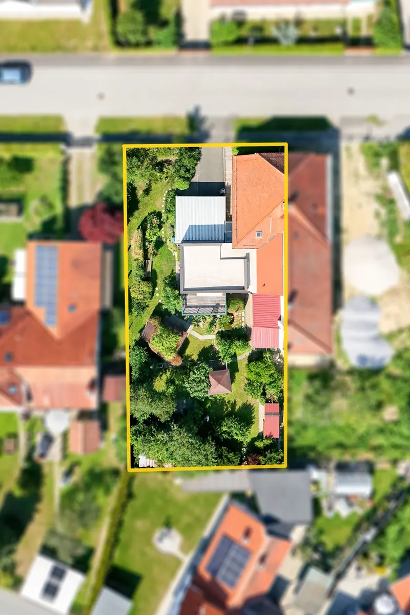 Fürstenfeld: Grüne Oase im Stadtzentrum - Doppelhaushälfte mit modernem Zubau und idyllischem Garten - Ansicht 2