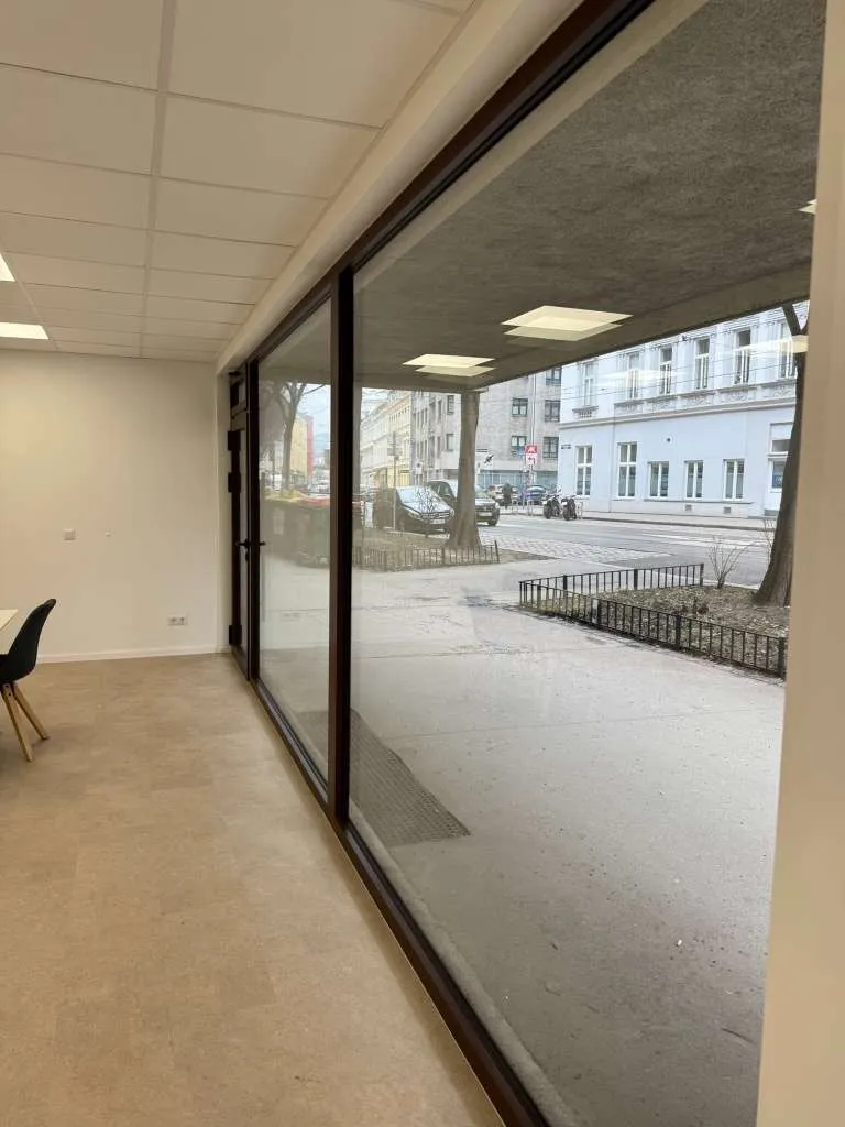 Provisionsfrei - kernsaniertes Geschäftslokal 127 m² Nutzfläche mit großen Schaufenstern in Ottakring - Ansicht 2