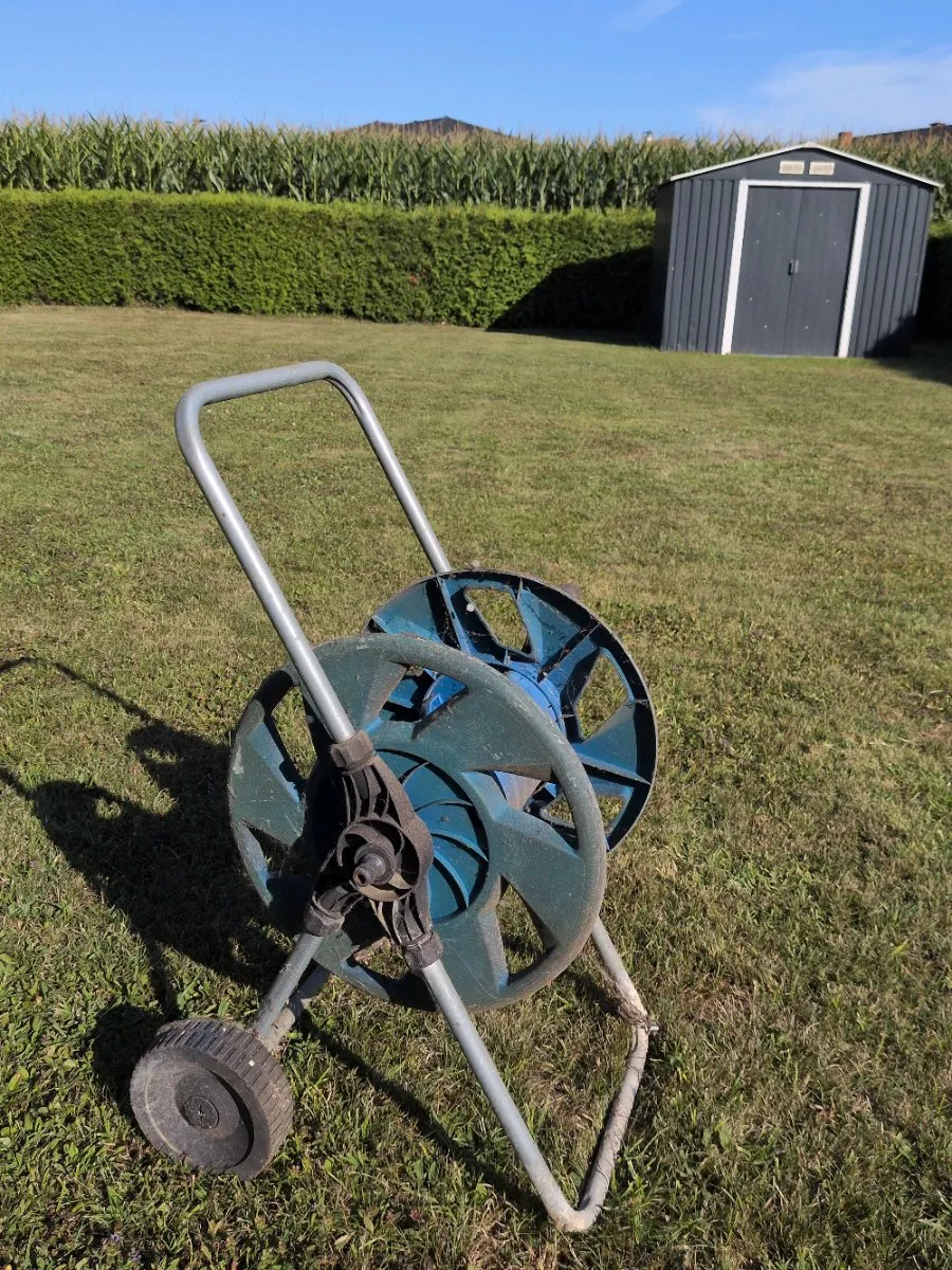 Gartenschlauch aufwickler Fahrbar, € 10,- (8403 Lebring)