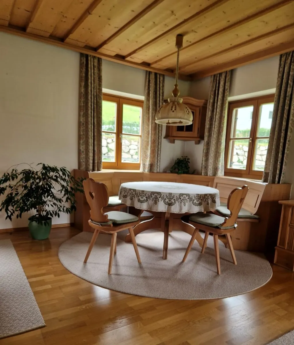 Eckbank mit rundem Tisch, € 197,- (4820 Bad Ischl)