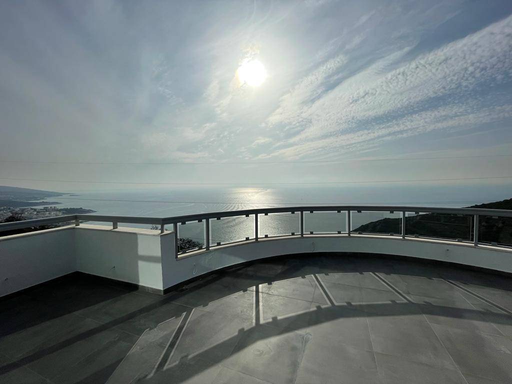 Großzügiges Penthouse mit herrlichem Meerblick in Toplage
