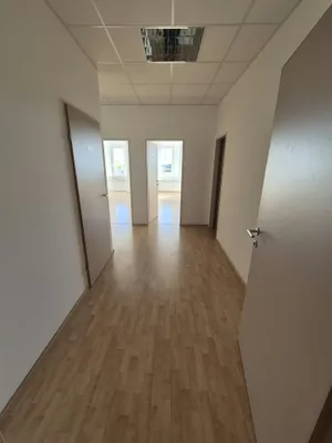 2-Zimmer-Gewerbeimmobilie mieten in Baden – 72 m², € 848 – Bild 6 von 8